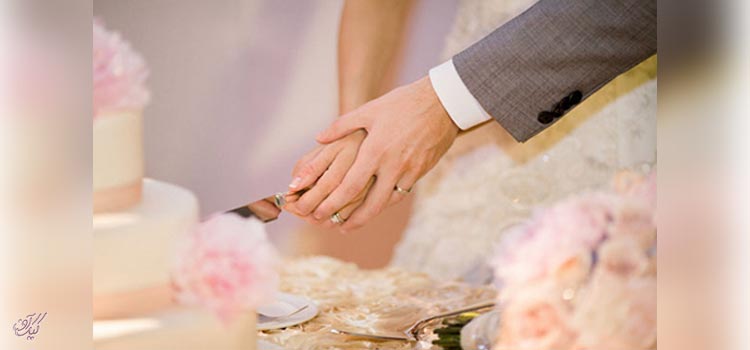  آنچه عروس و داماد باید در مورد بریدن کیک بدانند 